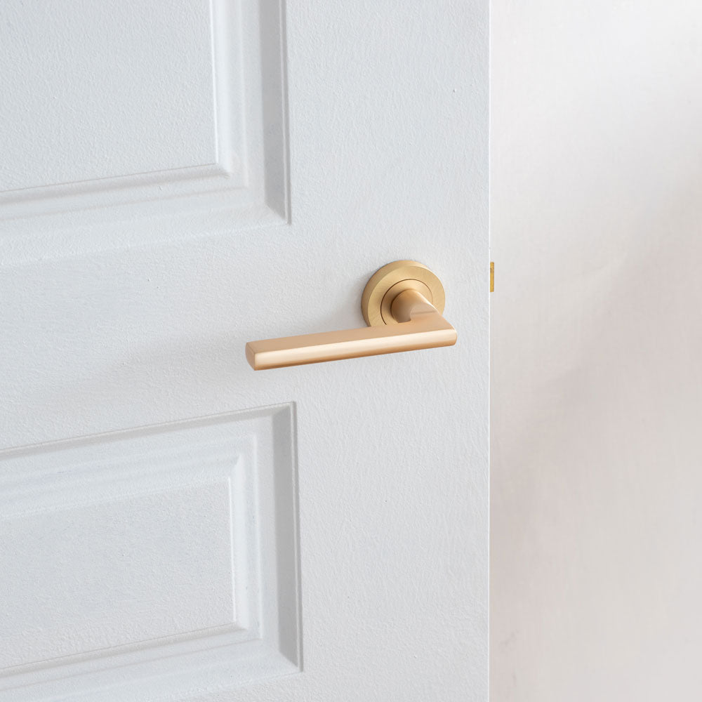 Technical drawing of of Frelan - Jet Door Handle in Satin Brass Sku. JV600SB
