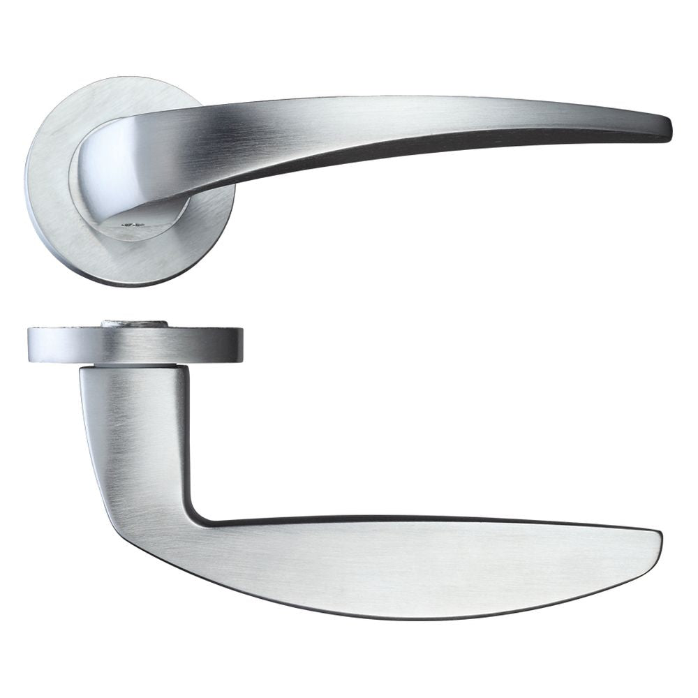 High quality image of the Rosso Maniglie - Cygnus Lever on Round Rose - Satin Chrome | Sku. rm040sc | available to order from Trade Door Handles.