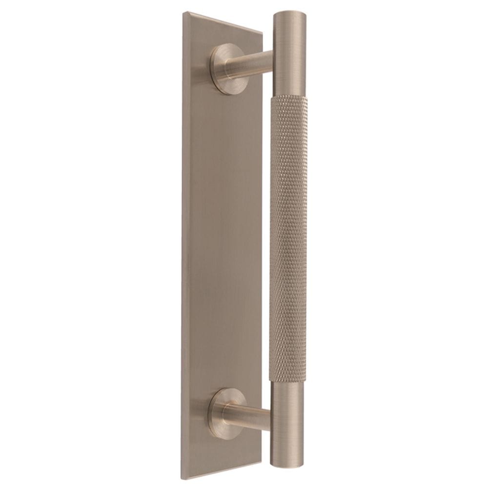 Carlisle Brass Cabinet Hardware Satin Nickel / Cabinet Pull Handle on Backplate / 128mm c/c Carlisle Brass - Knurled Pull handle on Backplate - 128mm c/c - Satin Nickel
