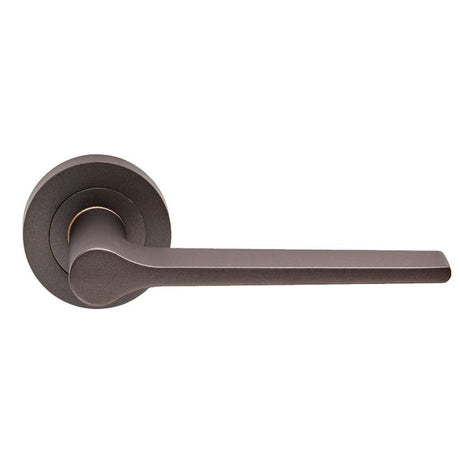 This is an image of a Carlisle Brass - Velino Lever on Round Rose - Matt Bronze that is availble to order from Trade Door Handles in Kendal.