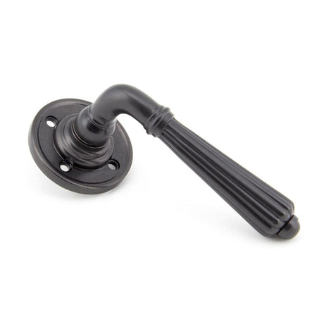 From The Anvil Door Furniture Aged Bronze / Round Rose From The Anvil - Aged Bronze Hinton Lever on Rose Set - Unsprung