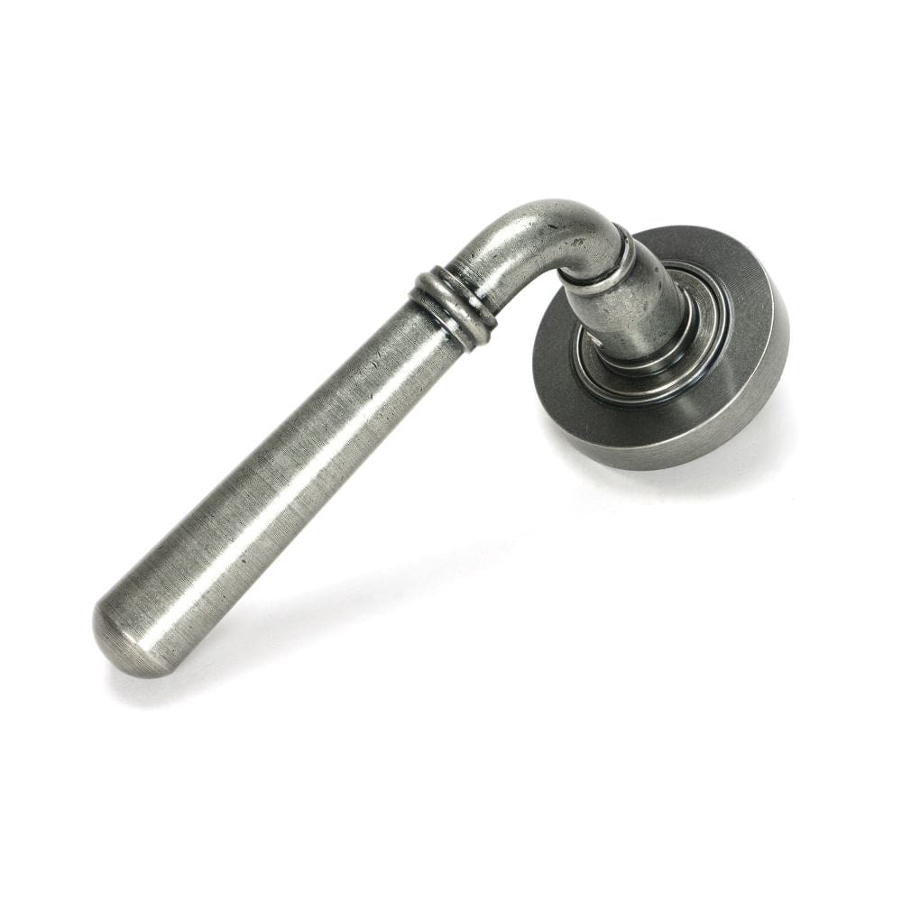 From The Anvil Door Furniture Pewter Patina / Round Rose From The Anvil - Pewter Newbury Lever on Rose Set (Plain) - Unsprung