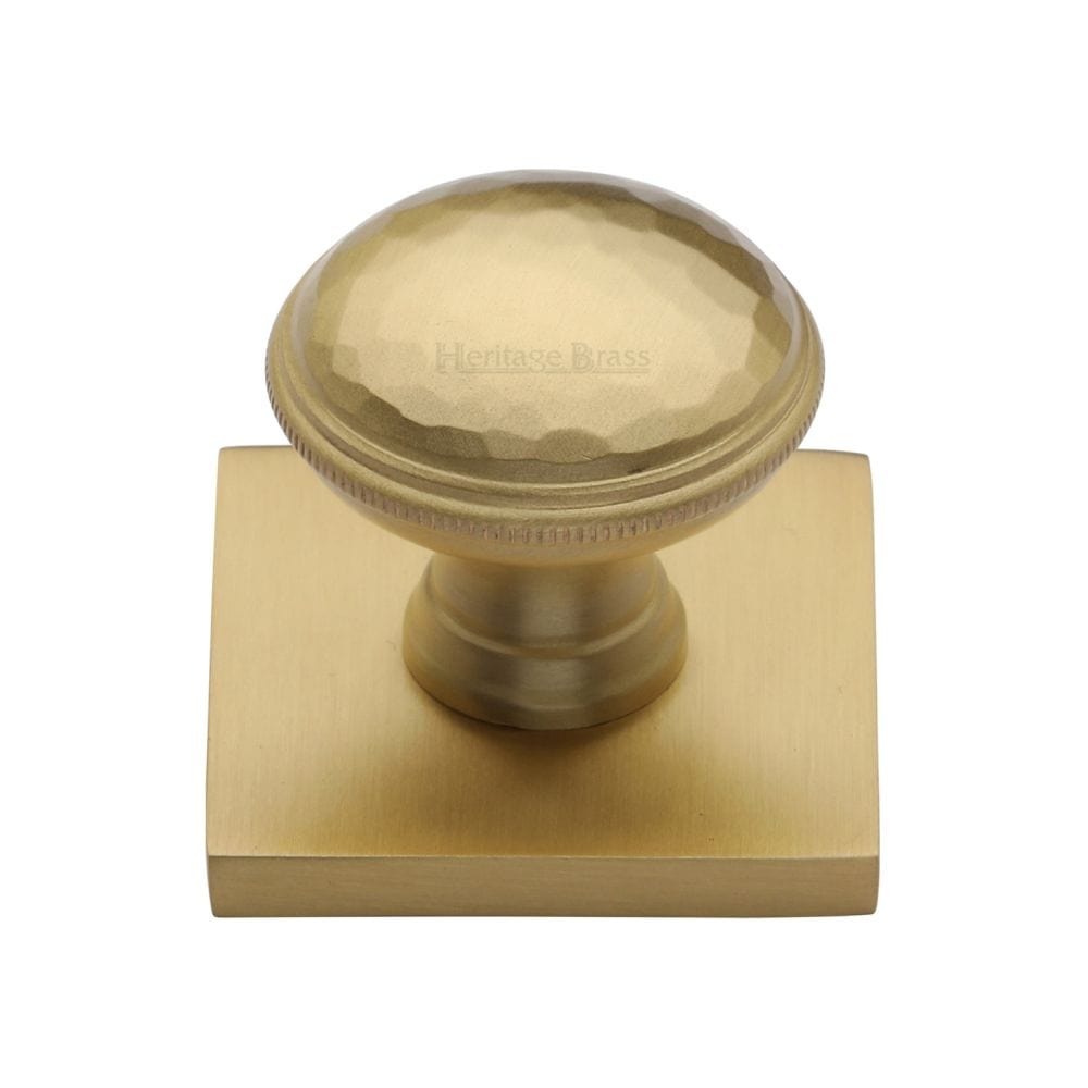 Heritage Brass Cabinet Hardware Satin Brass / Cabinet Knob on Backplate / 31mm Dia. Heritage Brass - Cabinet Knob Diamond Cut Design with Square Backplate 32mm Satin