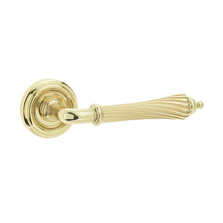 This is an image of a Frelan - Giselle Levers on Round Rose - Polished Brass  that is availble to order from Trade Door Handles in Kendal.