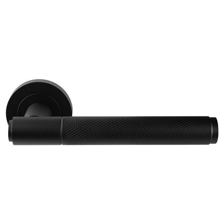 This is an image of a Serozzetta - Syntax Lever On round Rose - Matt Black that is availble to order from Trade Door Handles in Kendal.