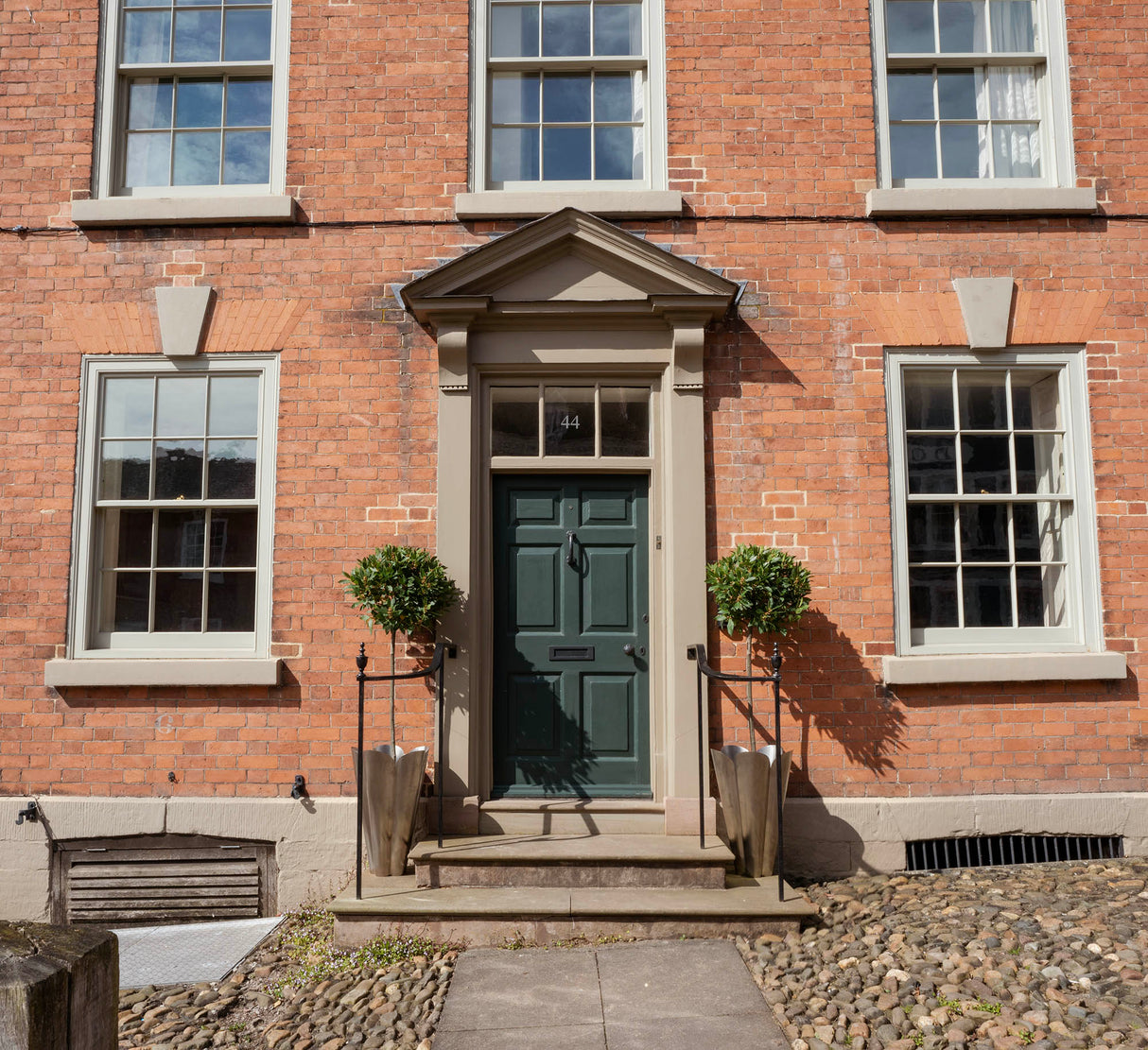 From The Anvil - Polished Marine SS (316) 40cm Flora Pot (Drainage holes) | Sku. 51321 | Trade Door Handles.