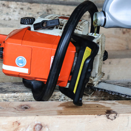 This is an image of Timco - Chainsaw Oil 1L (1 Each Bottle) PCS526003