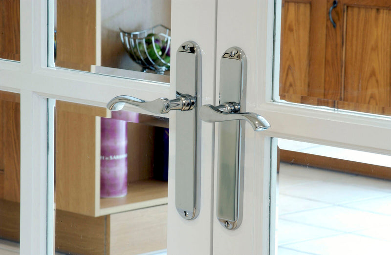 Carlisle Brass Latch door handles on Backplate in polished chrome DL381