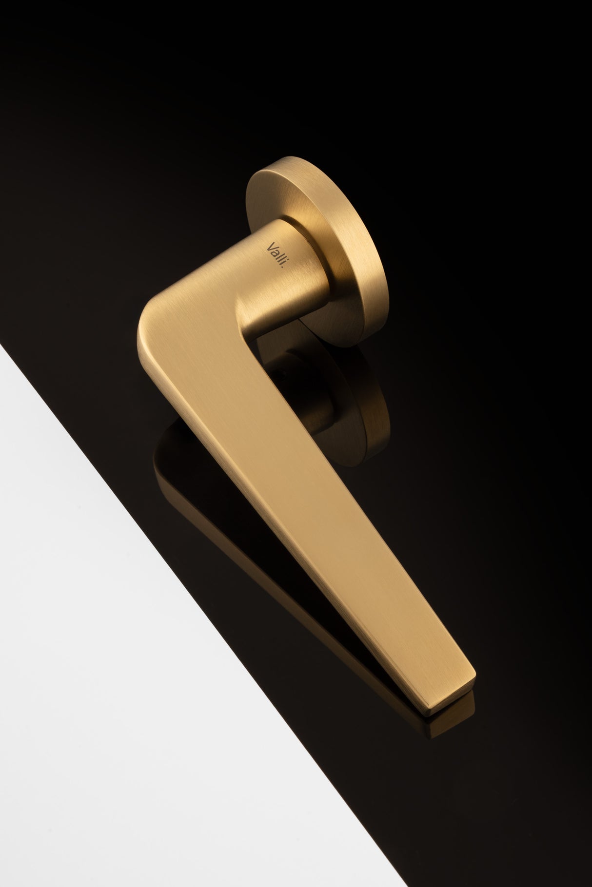 Valli David Chipperfield Lever on Round Rosette - Satin Brass PVD
