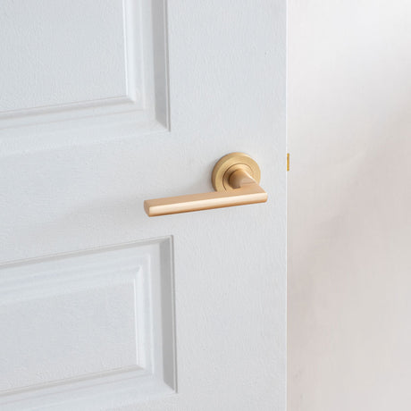 Technical drawing of of Frelan - Jet Door Handle in Satin Brass Sku. JV600SB