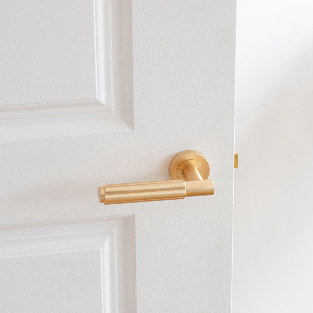 Technical drawing of of Frelan - Bloom Satin Brass Lever on Rose Sku. JV848SB