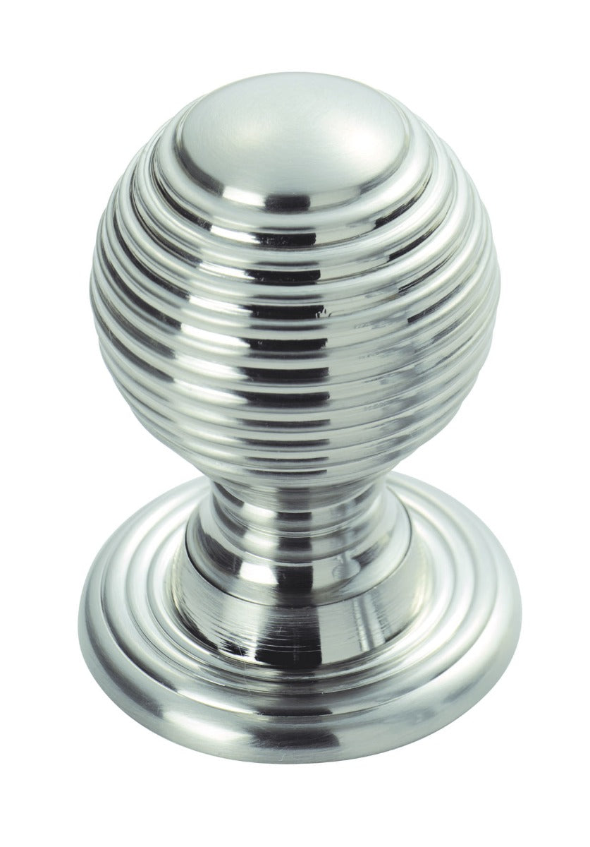 High quality image of FTD - Queen Anne Knob 23mm - Polished Chrome | Sku. m1003cp | Trade Door Handles.