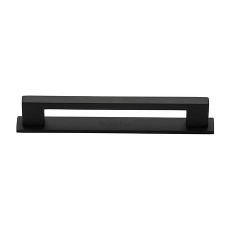 This is an image of a Heritage Brass - Cabinet Pull Metro Design with Plate 160mm CTC Matt Black Finis, pl0337-160-bkmt that is available to order from Trade Door Handles in Kendal.