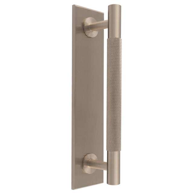 This is an image of a Carlisle Brass - Knurled Pull handle on Backplate that is availble to order from Trade Door Handles in Kendal.