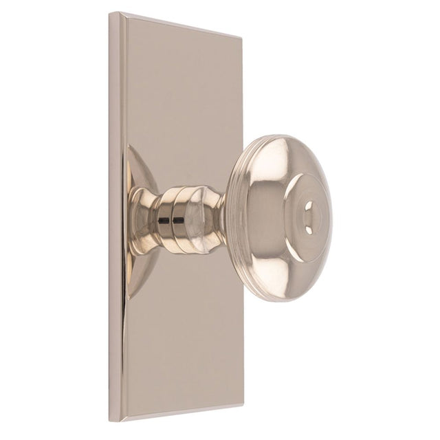 This is an image of a Carlisle Brass - Anderson knob on Backplate that is availble to order from Trade Door Handles in Kendal.