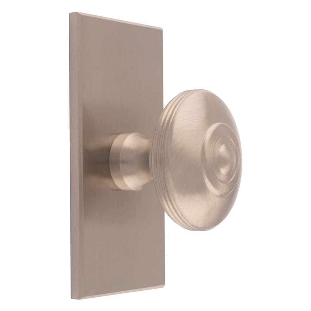 This is an image of a Carlisle Brass - Anderson knob on Backplate that is availble to order from Trade Door Handles in Kendal.