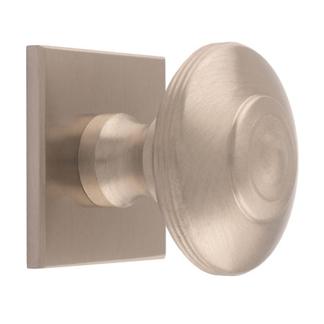 This is an image of a Carlisle Brass - Anderson knob on Backplate that is availble to order from Trade Door Handles in Kendal.