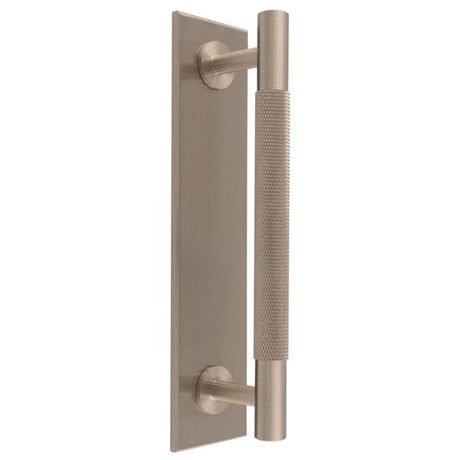 Carlisle Brass Cabinet Hardware Satin Nickel / Cabinet Pull Handle on Backplate / 160mm c/c Carlisle Brass - Knurled Pull handle on Backplate - 160mm c/c - Satin Nickel