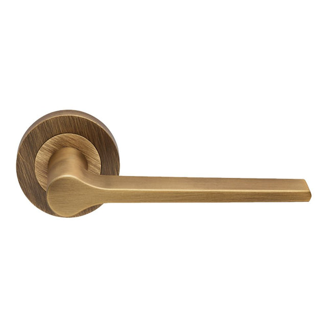 This is an image of a Carlisle Brass - Velino Lever on Round Rose - Antique Brass that is availble to order from Trade Door Handles in Kendal.