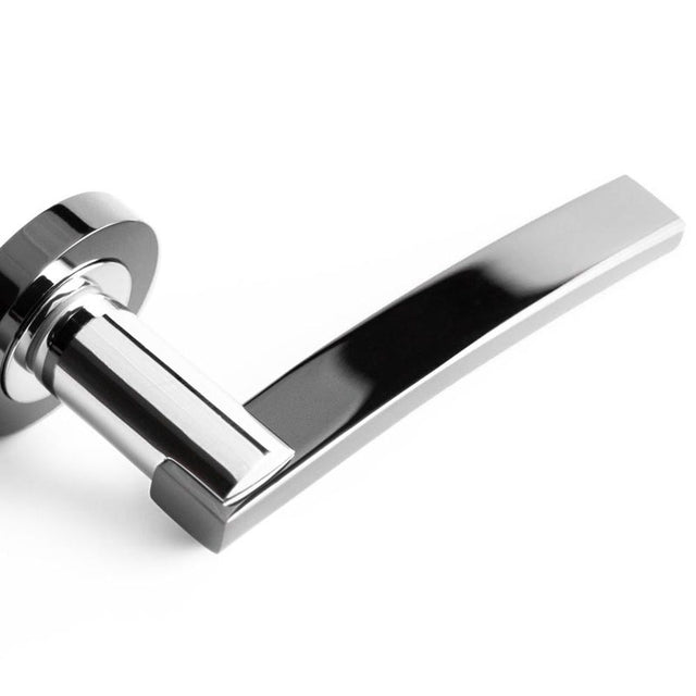 This is an image of a Frelan - Modena Levers on Round Rose - Polished Chrome/Polished Black Nickel  that is availble to order from Trade Door Handles in Kendal.