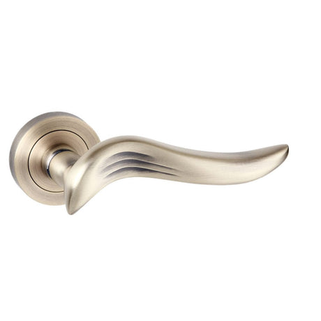Old English Door Furniture Matt Antique Brass / Round Rose Old English Oxford Lever on Round Rose - Matt Antique Brass