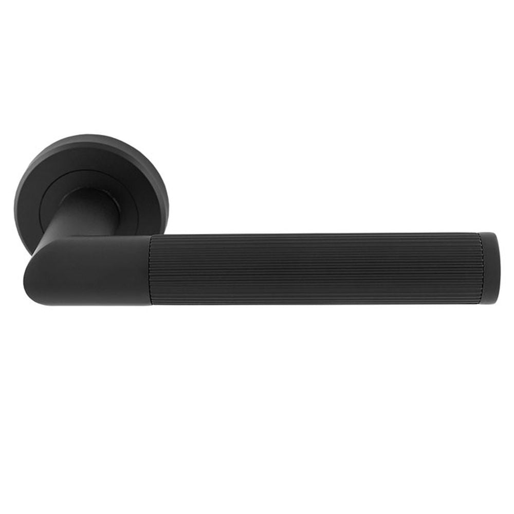 This is an image of a Serozzetta - Serozzetta Trend Lines Lever On rose - Matt Black that is availble to order from Trade Door Handles in Kendal.